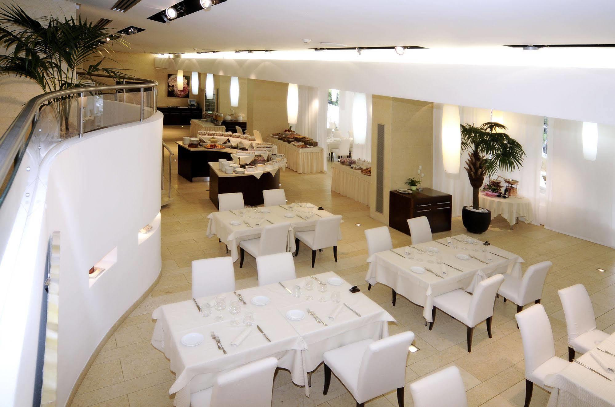 Hotel Rex لينانو سابيادورو المظهر الخارجي الصورة