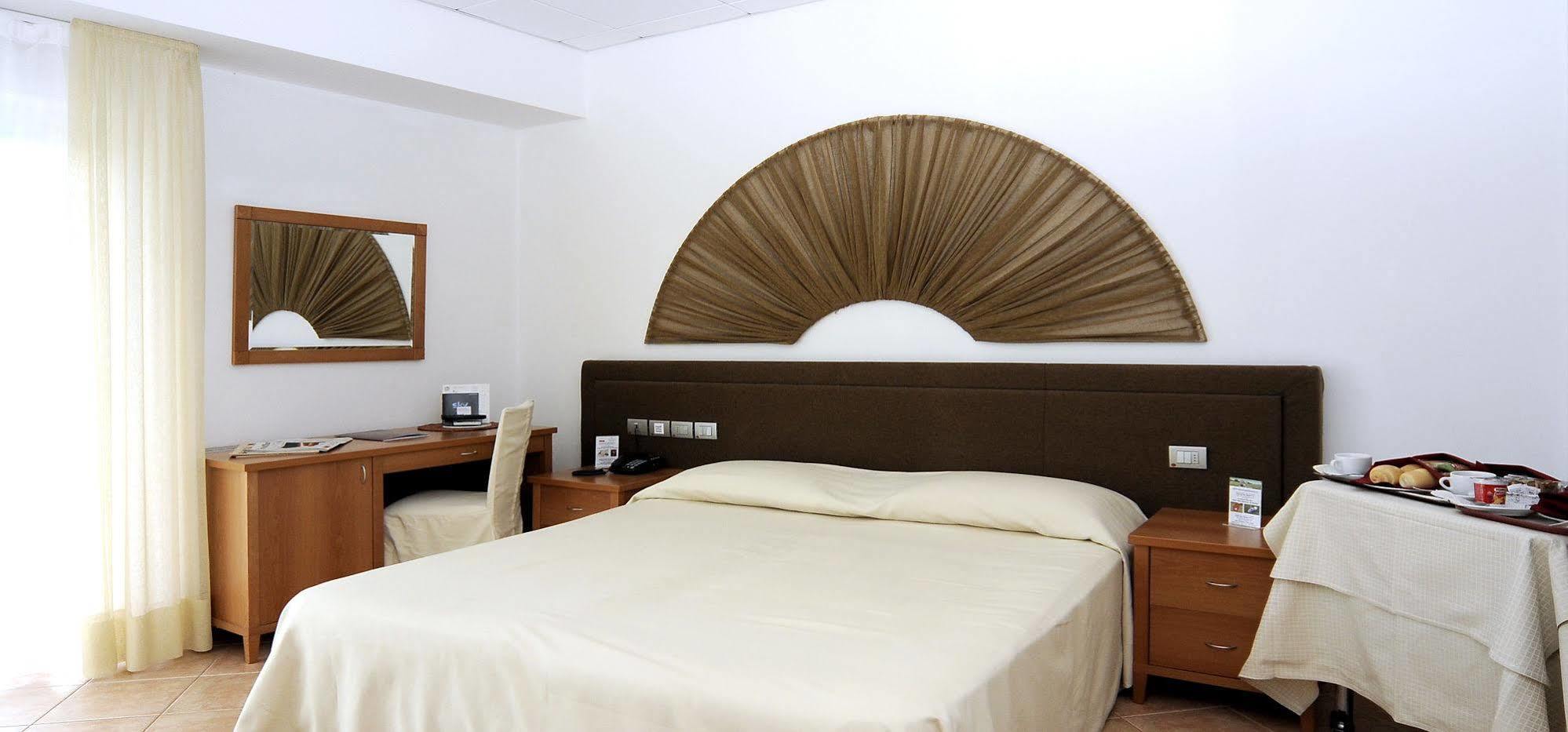 Hotel Rex لينانو سابيادورو المظهر الخارجي الصورة