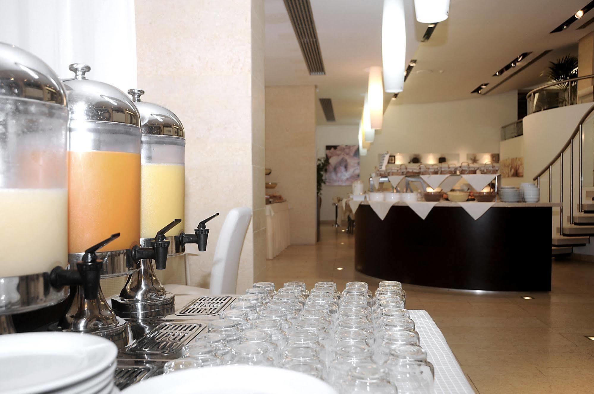 Hotel Rex لينانو سابيادورو المظهر الخارجي الصورة